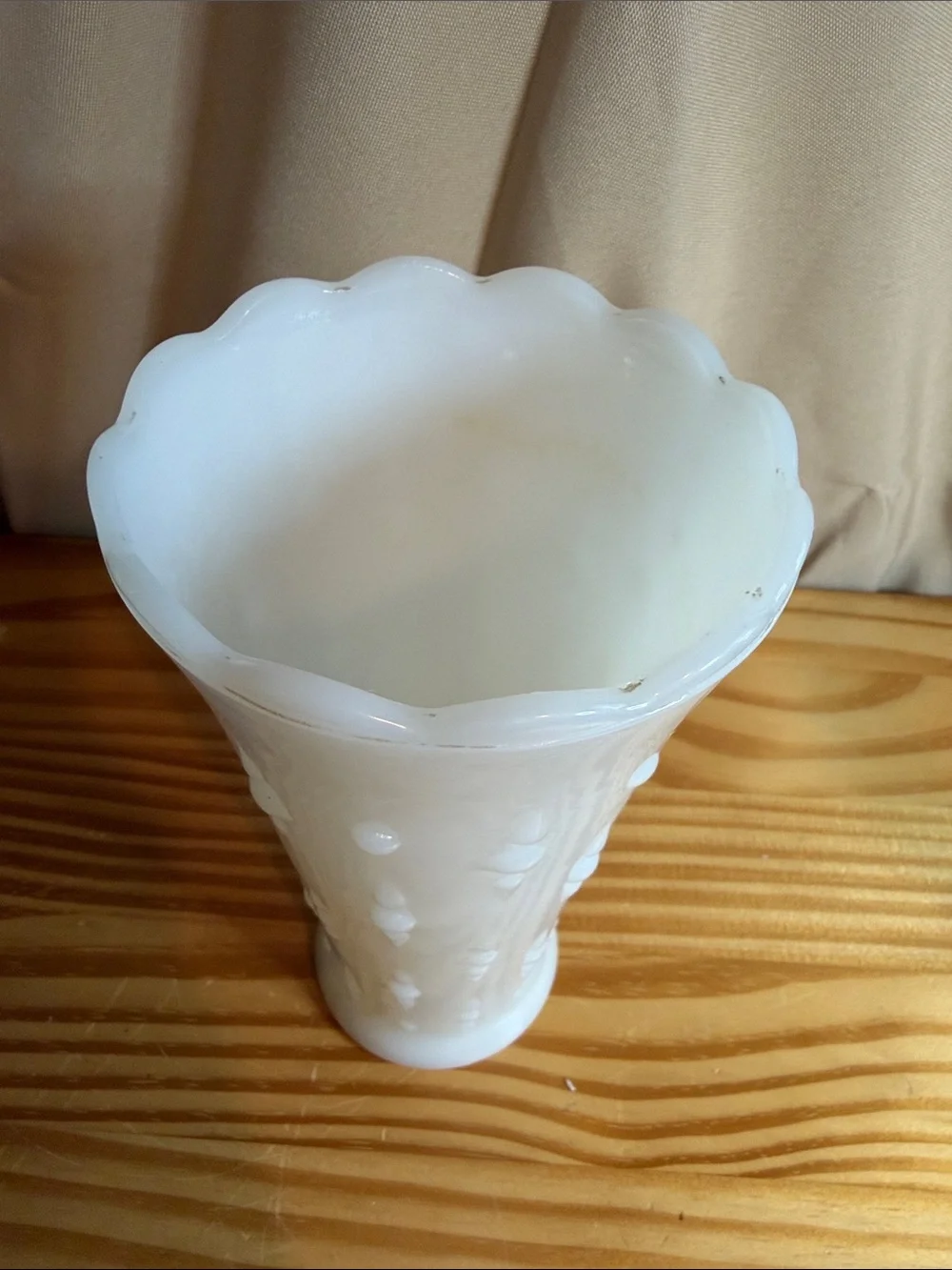 Vintage Anchor Hocking Milk Glass Vase Scalloped Teardrop Pearl 7